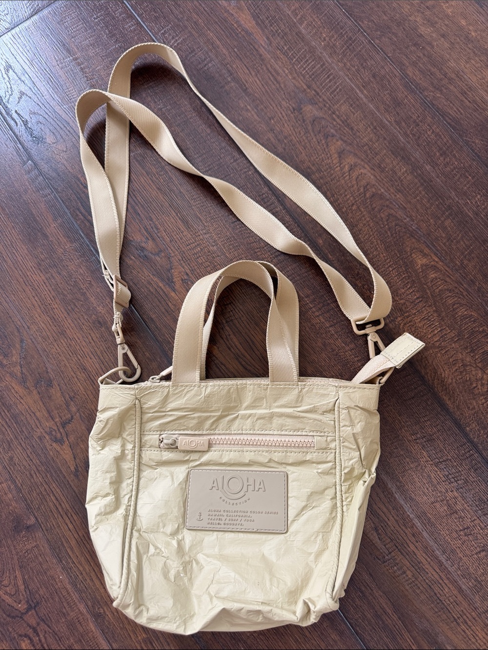 ALOHA COLLECTION Cream Crossbody Tote Bag with Adjustable Strap